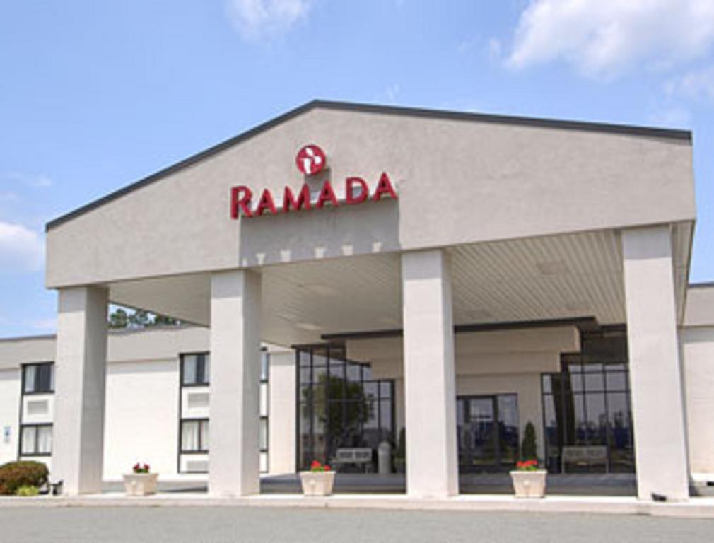 Ramada Burlington Hotel And Conference Center Eksteriør billede