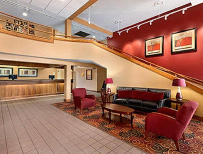 Ramada Burlington Hotel And Conference Center Eksteriør billede